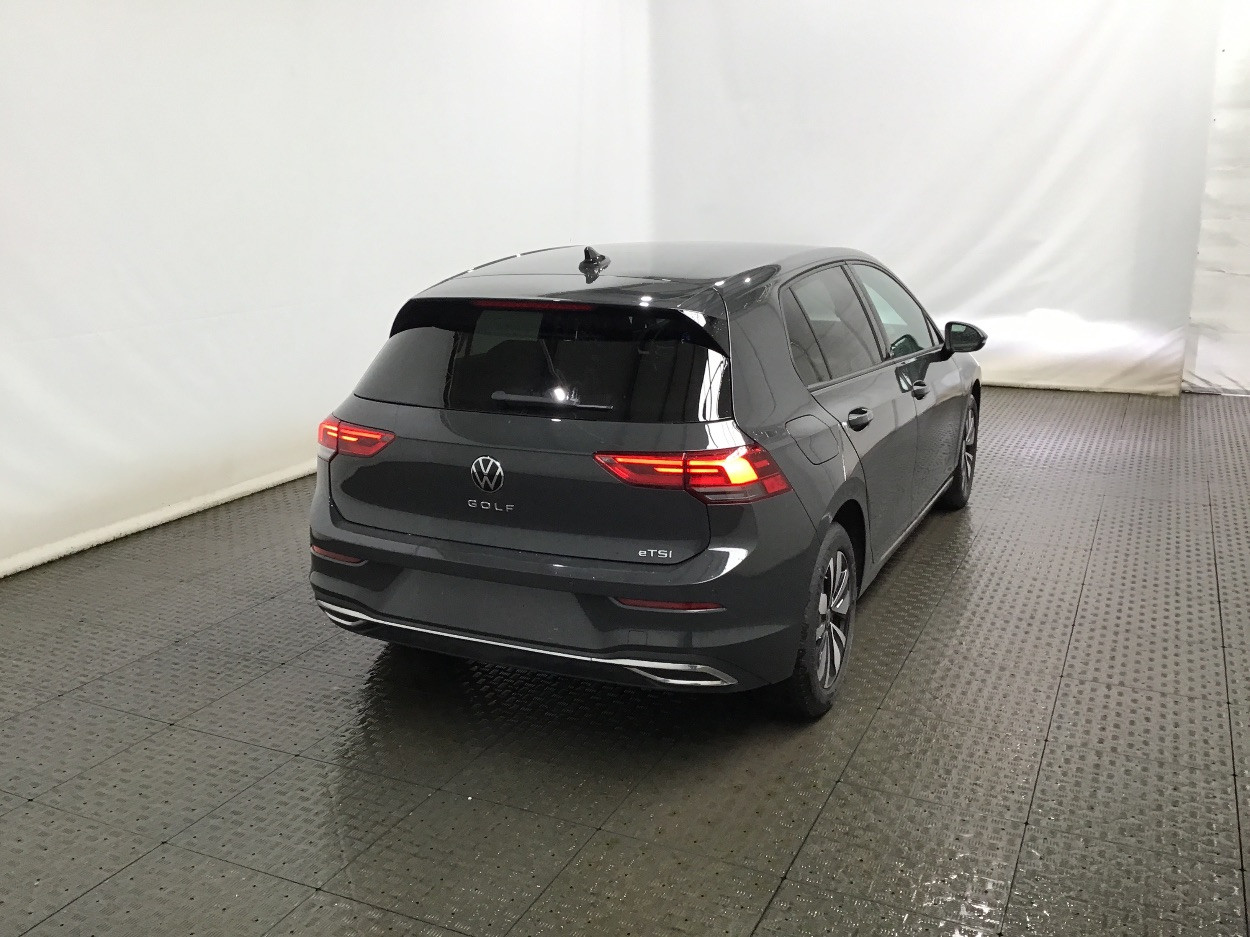 Volkswagen Golf 8 1.0 tsi
