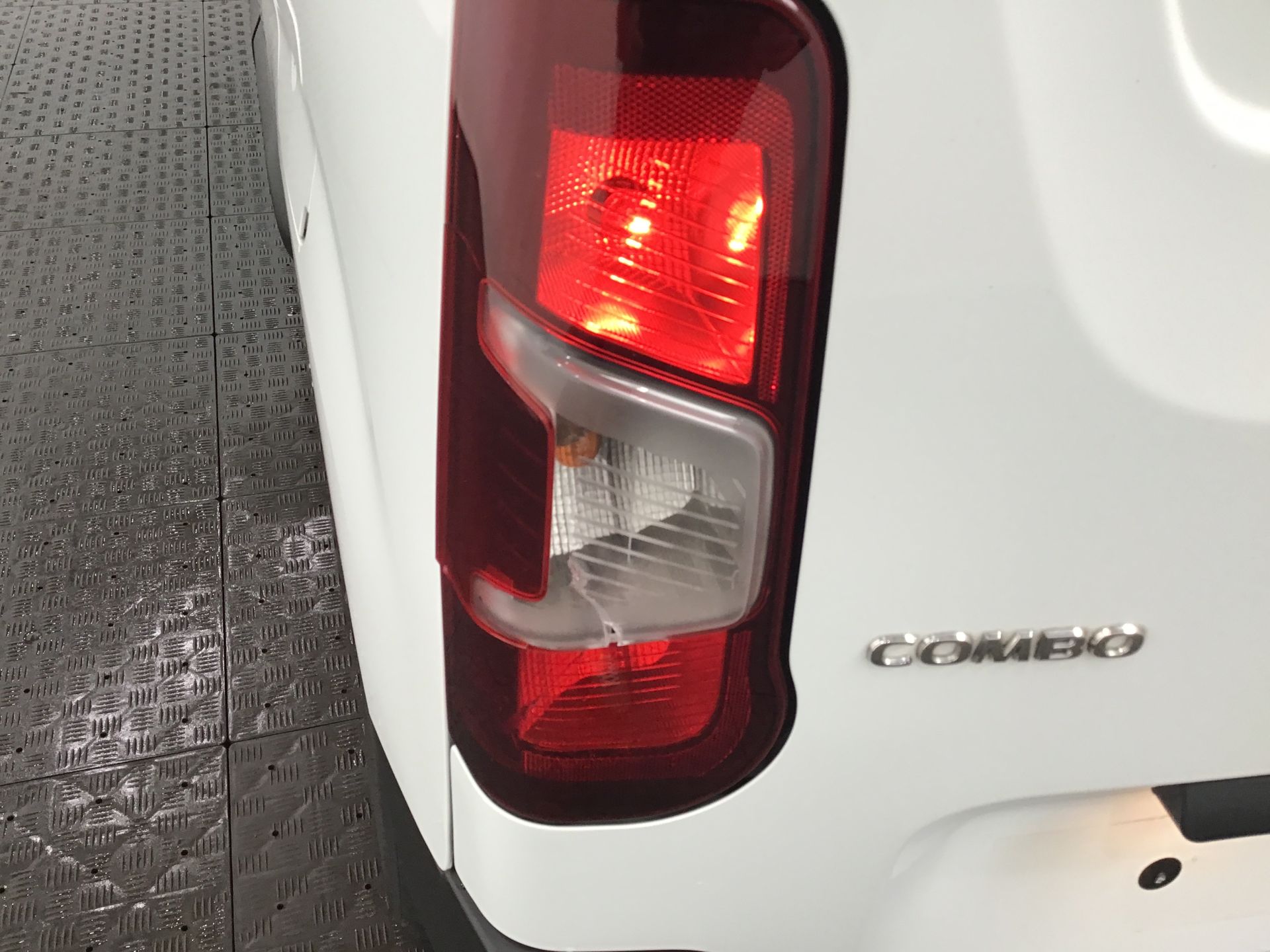 Phare arrière gauche