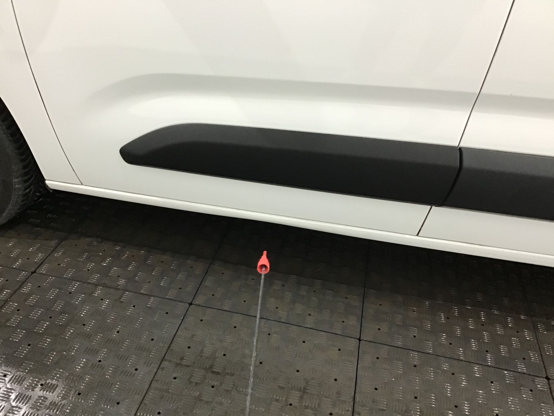 Bas de caisse gauche