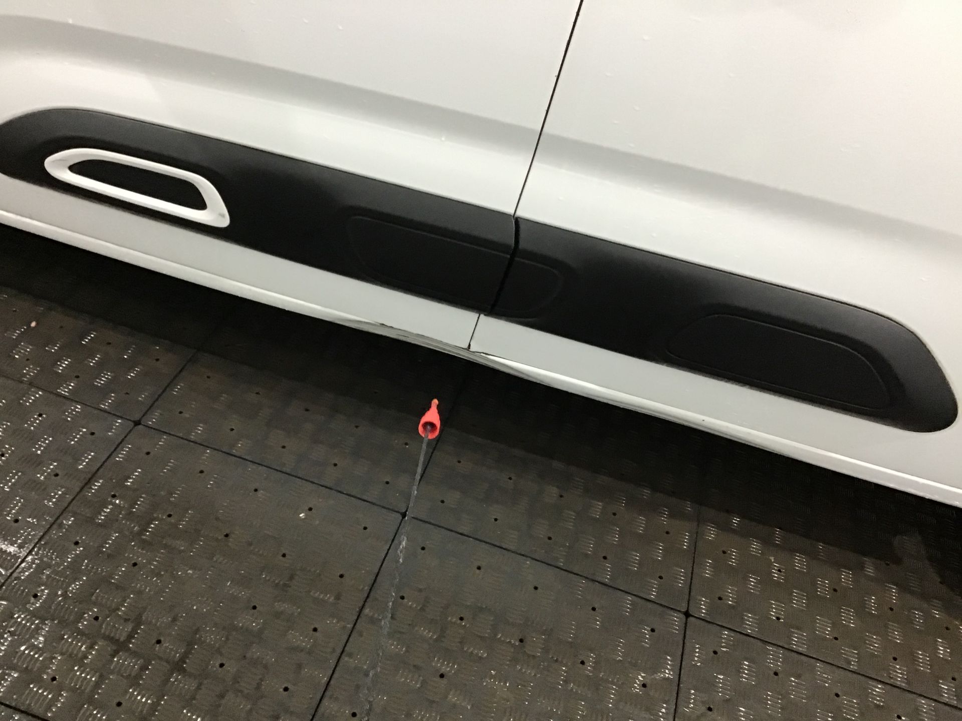 Bas de caisse gauche