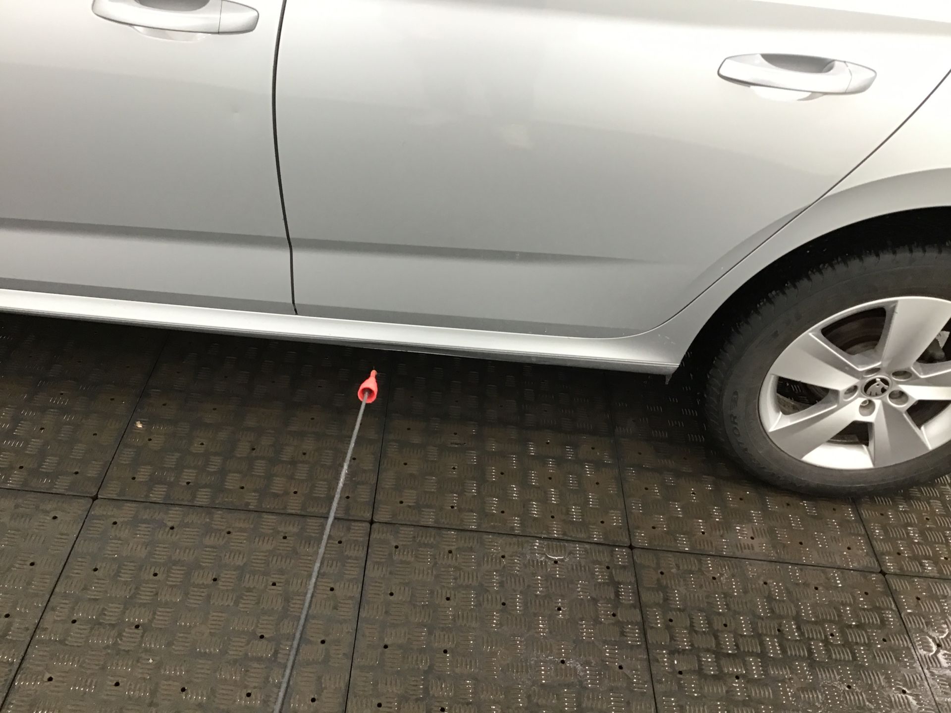 Bas de caisse gauche