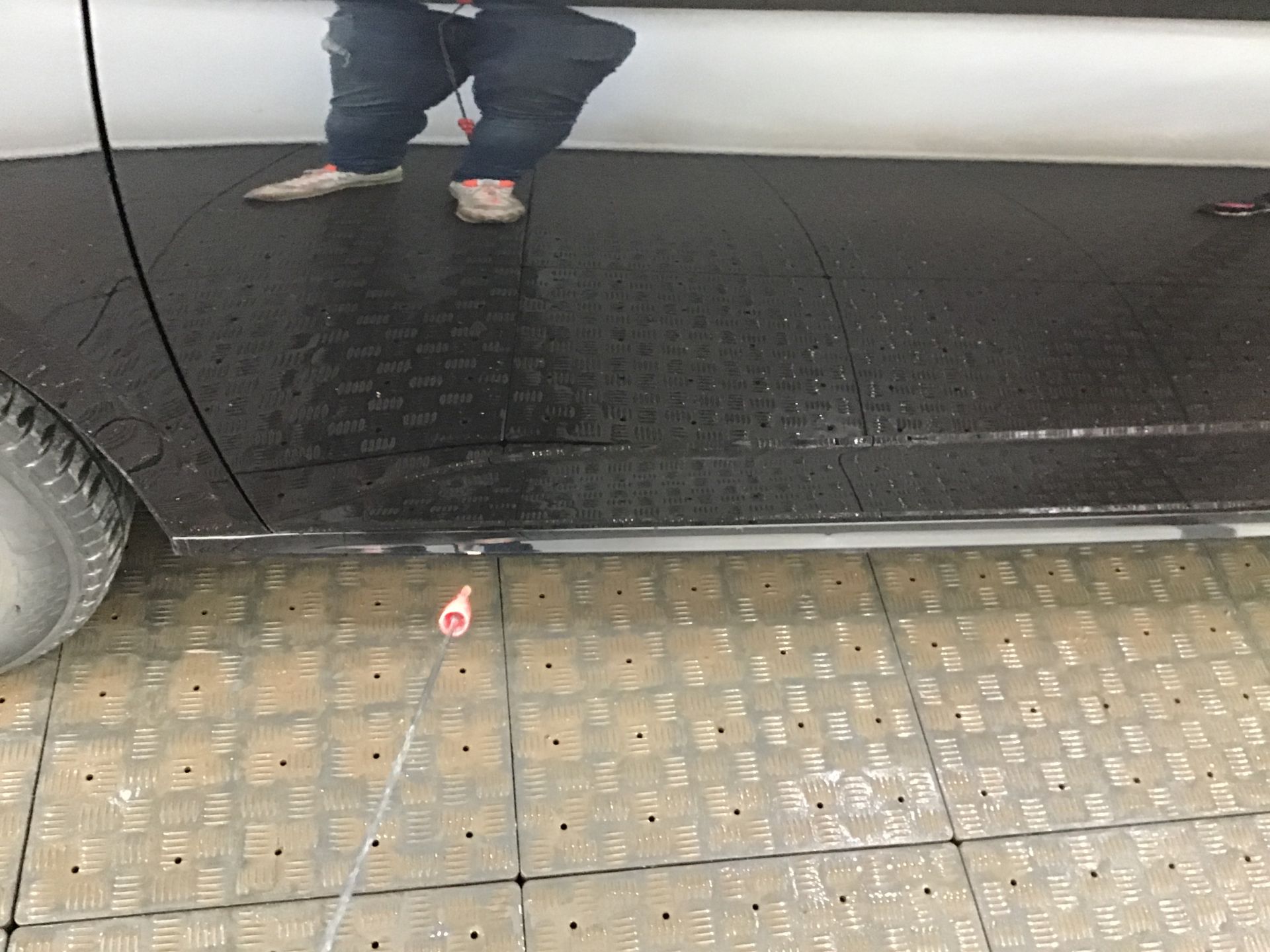 Bas de caisse gauche