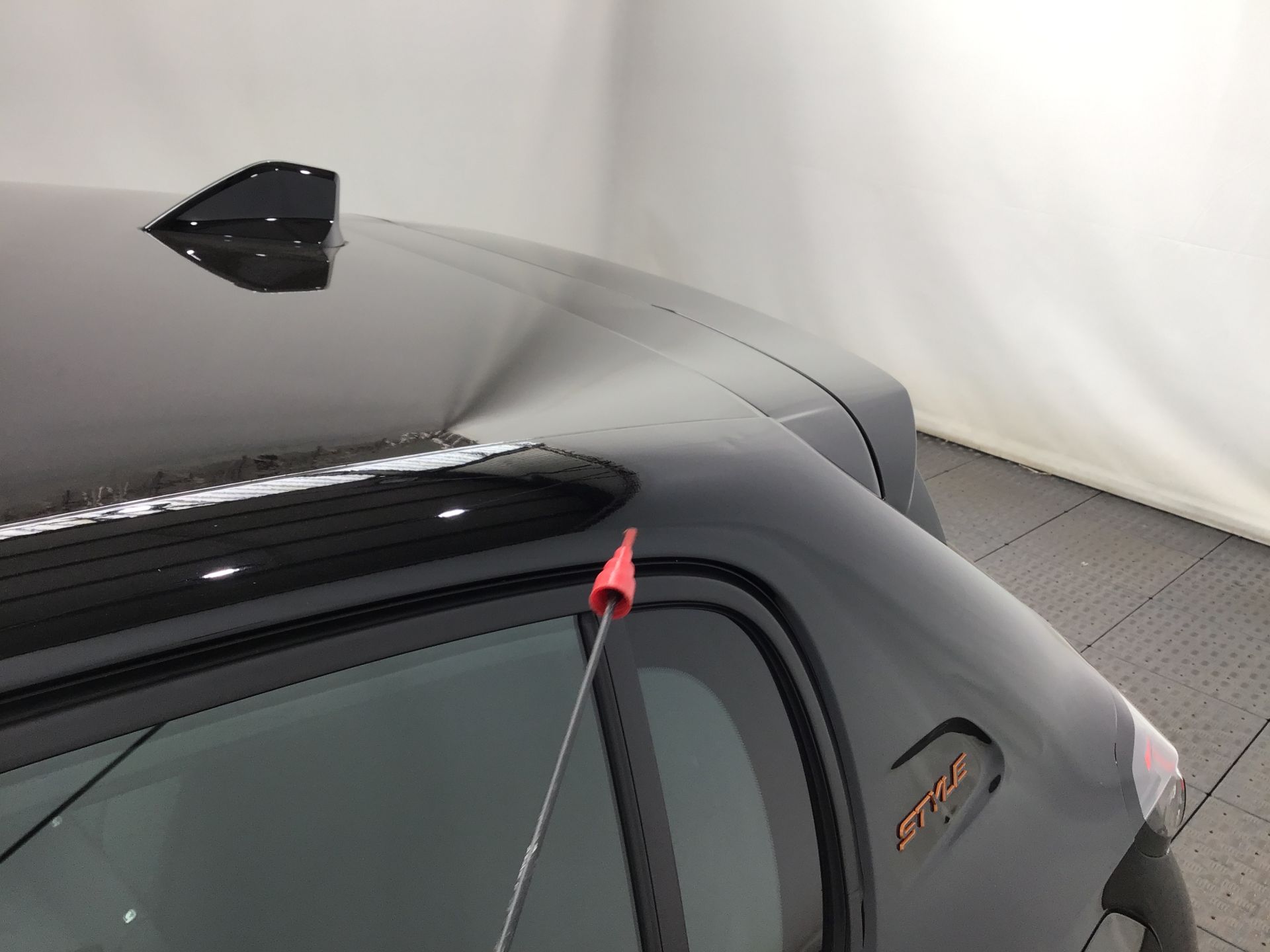 Montant de toit gauche