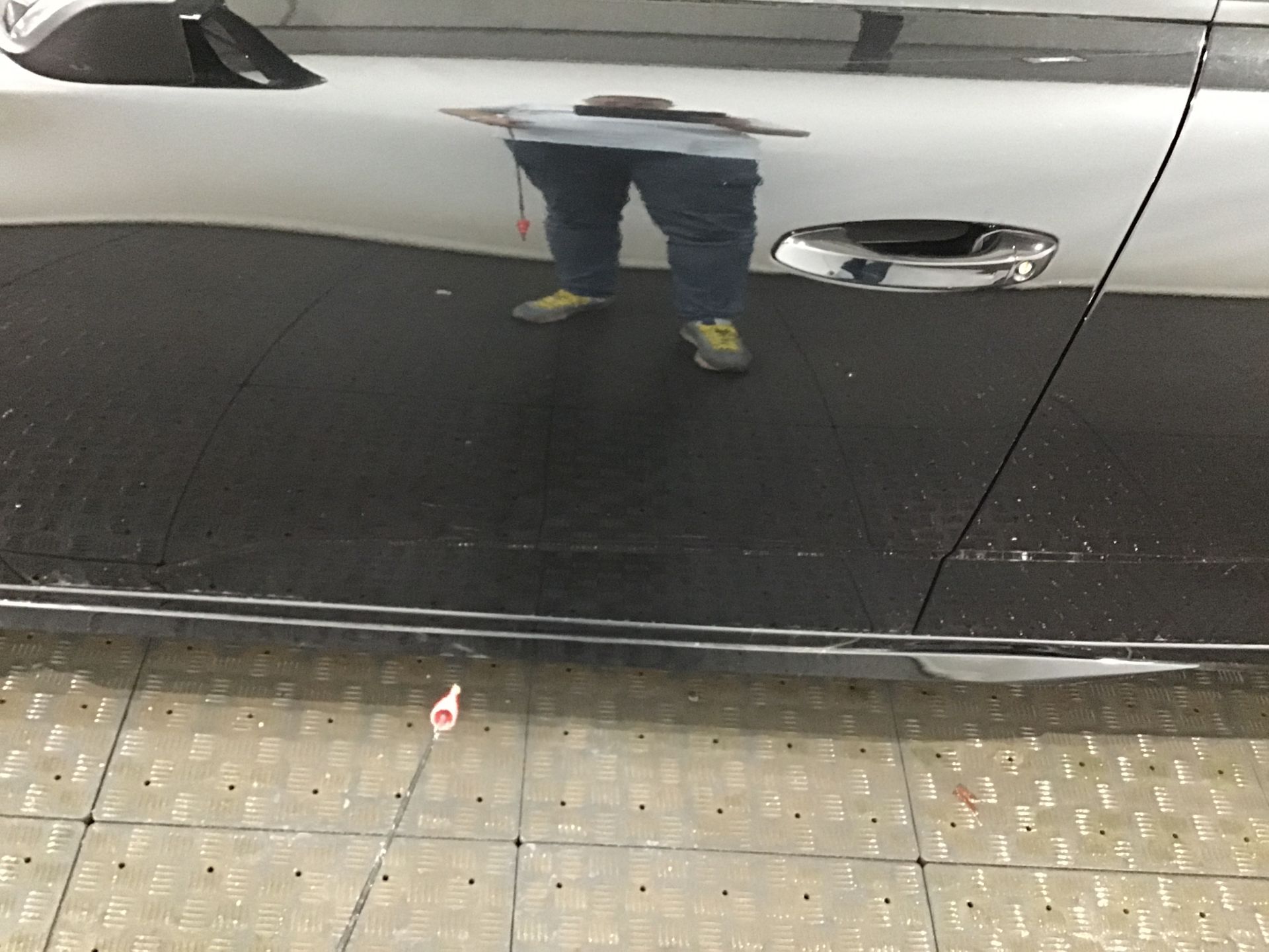 Bas de caisse gauche