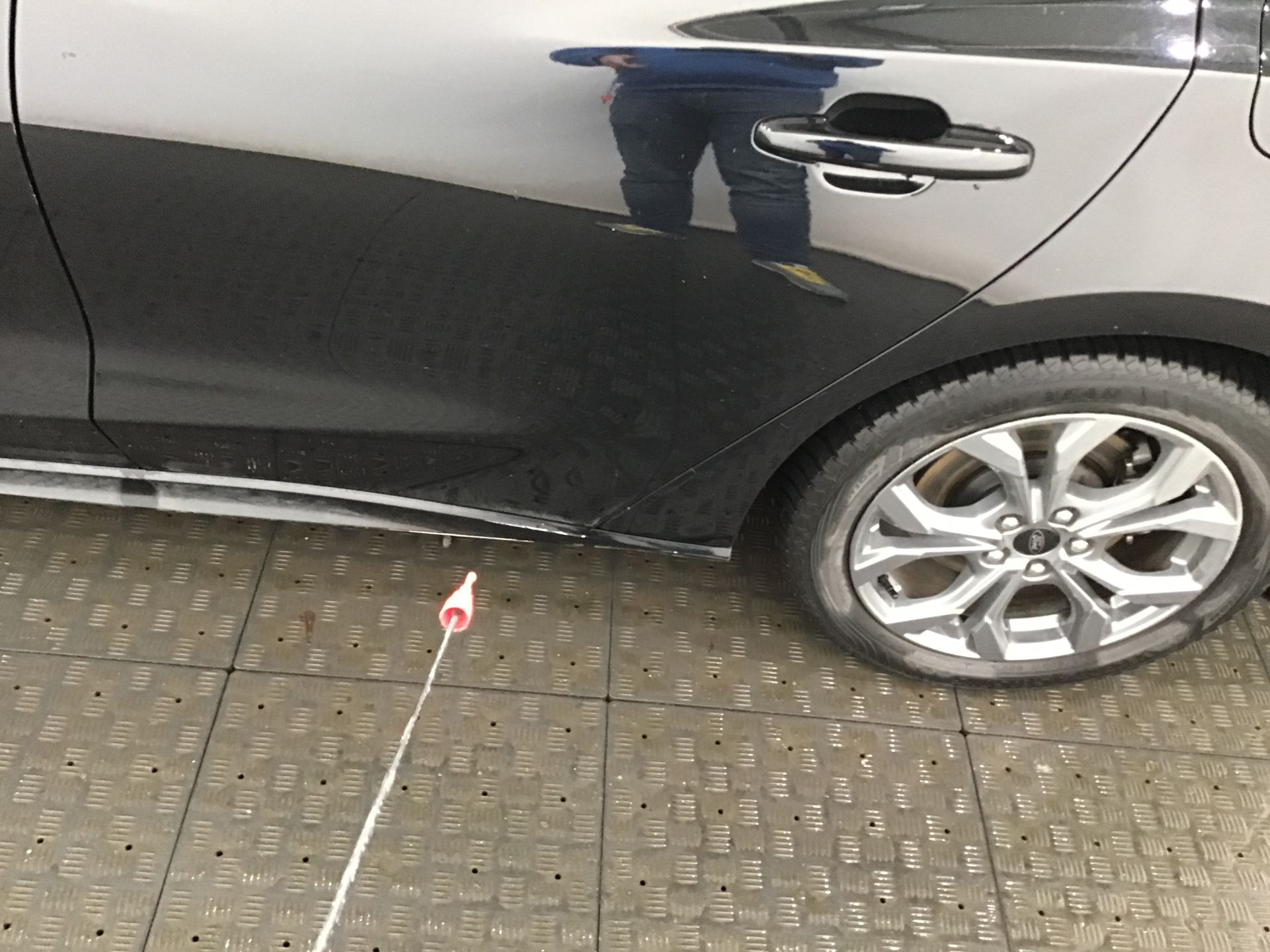 Bas de caisse gauche